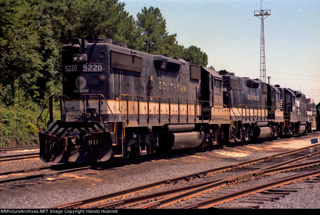 SOU 5220 & 5106 are joined by NS 5035